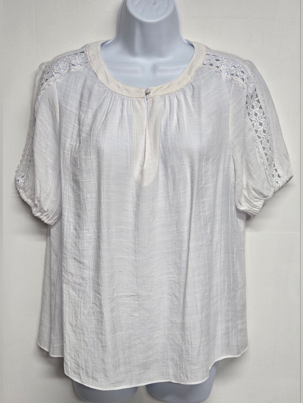 Counterparts M White Top Front Button Closure Crinkle Lace Panel